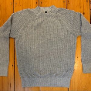Uniqlo Men's Light Gray Crewneck Sweater